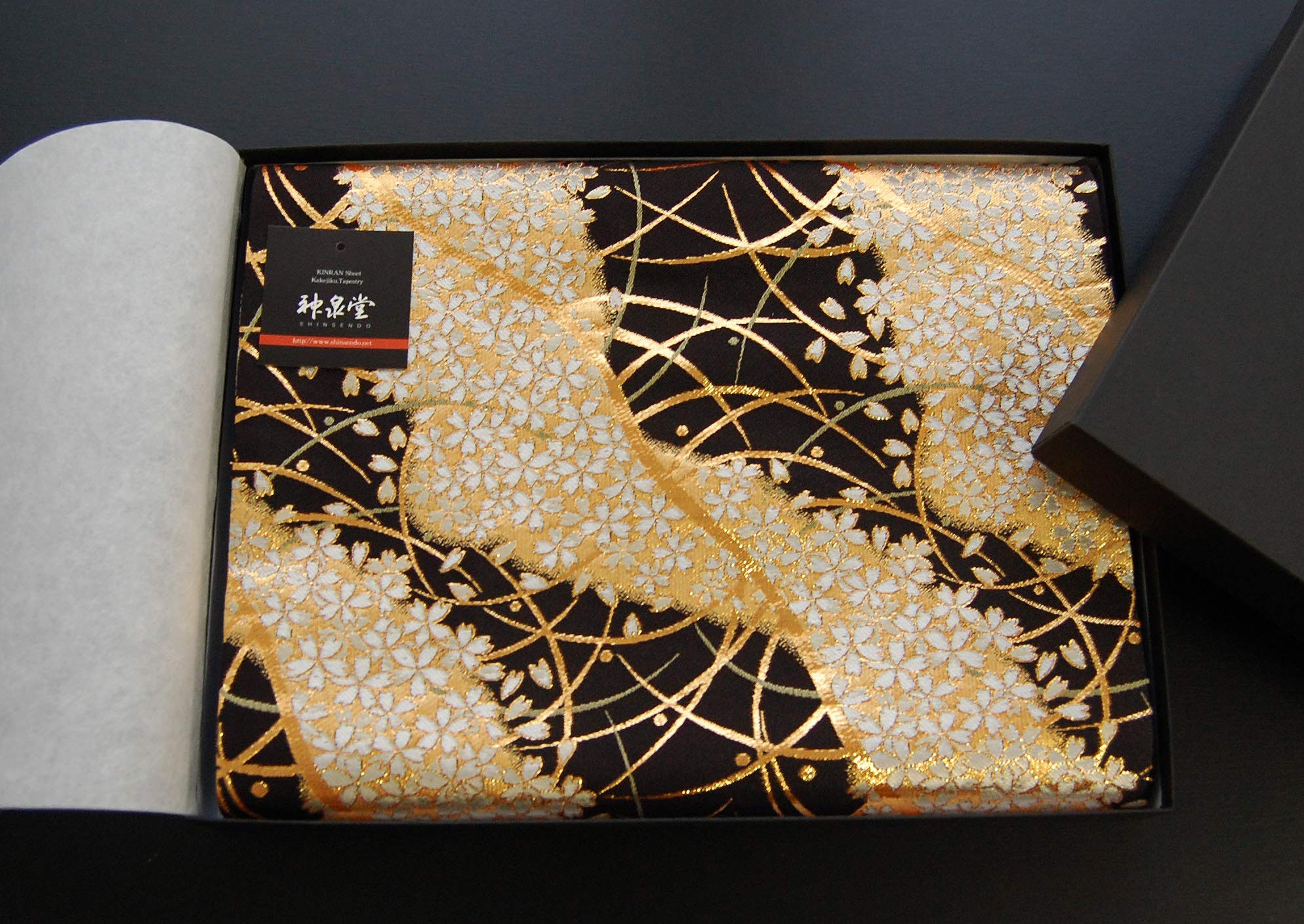 Amazon｜和風 着物テーブルランナー 帯の様な華やかさ パーディーや